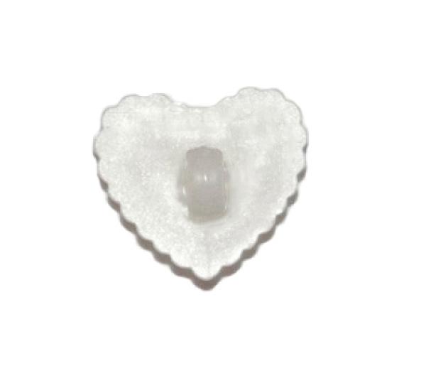 Børneknap som hjerte lavet af plastik i creme 14 mm 0,55 inch